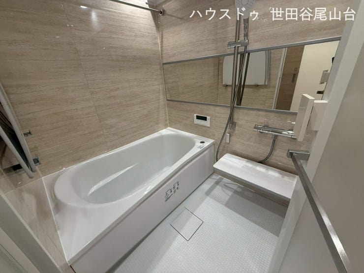 ユニットバス新規交換済み。浴室乾燥機と追焚機能付きで、毎日のバスタイムを快適にお過ごしいただけます。
