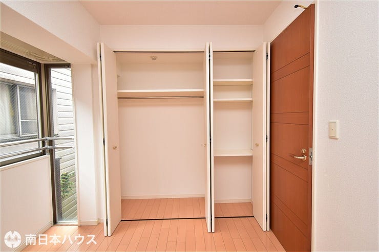 永吉３丁目 エバーライフ永吉 【洋室収納】7帖の洋室にある収納です！可動棚もあり使いやすいです♪