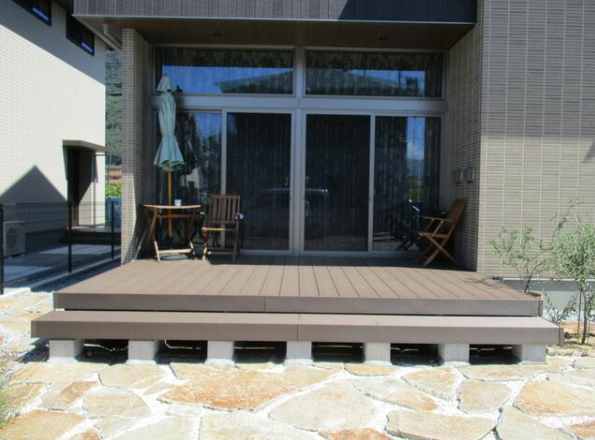 ウッドデッキ