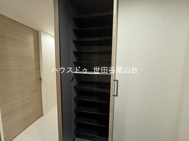 豊富な収納で玄関まわりもすっきり。気持ちよくゲストを迎えられます。