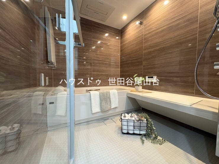 新規交換済みのシステムバス。浴室乾燥機付きで雨の日のお洗濯も安心です。