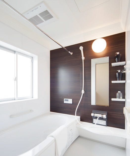 同型写真
節水タイプの浴槽!キズつきにくく汚れにくいお風呂です。水はけの良い床材でカビの発生を軽減します。