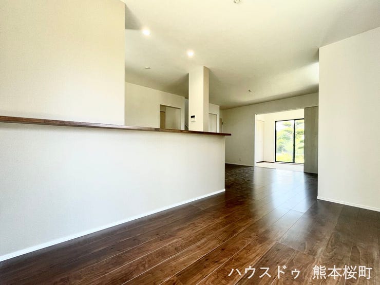 ■安らぎと笑顔の中心地■陽光が優しく降り注ぎ、会話が自然と弾む。ここでは、毎日が特別な時間へと変わります。