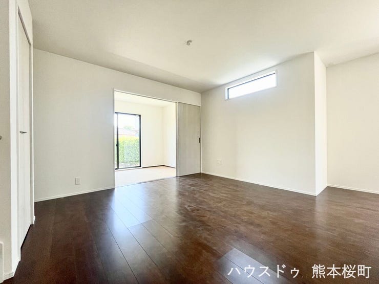 ■安らぎと笑顔の中心地■陽光が優しく降り注ぎ、会話が自然と弾む。ここでは、毎日が特別な時間へと変わります。