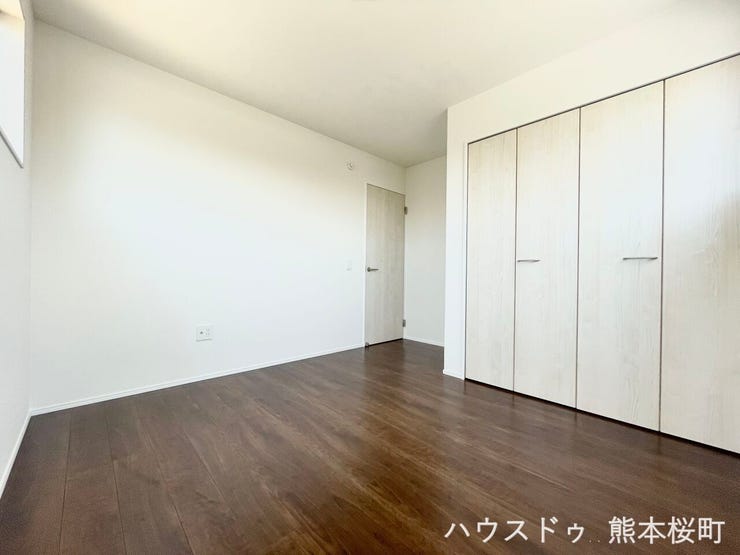 ■2階6帖洋室■寝室、書斎、趣味の部屋。家族の成長やライフスタイルに合わせ、様々な使い方ができる快適な空間です。