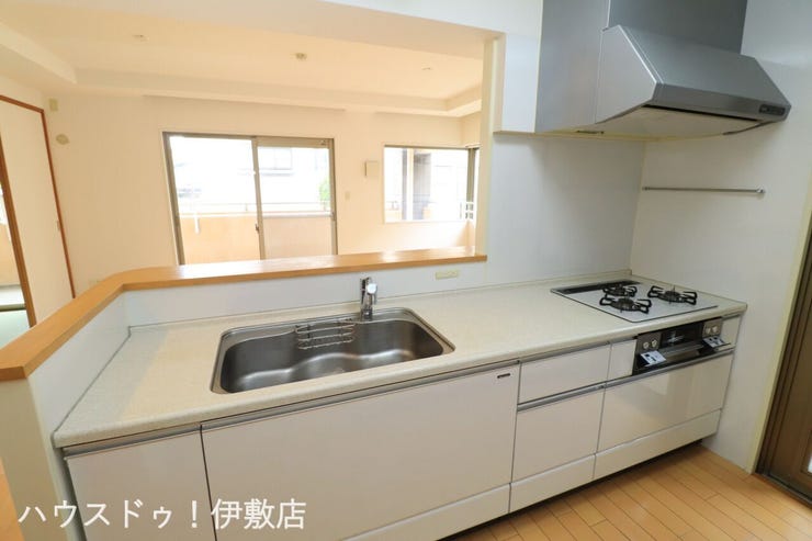 永吉３丁目 エバーライフ永吉 【キッチン】
小上がりキッチンカウンターで、食事の配膳もしやすそうですね。