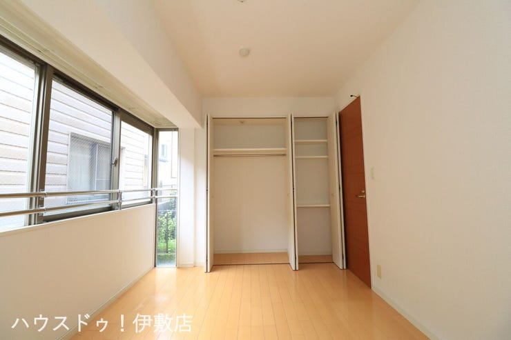 永吉３丁目 エバーライフ永吉 【洋室7帖】
広々としたクローゼット付。ハンガーパイプ付でかける収納が可能です