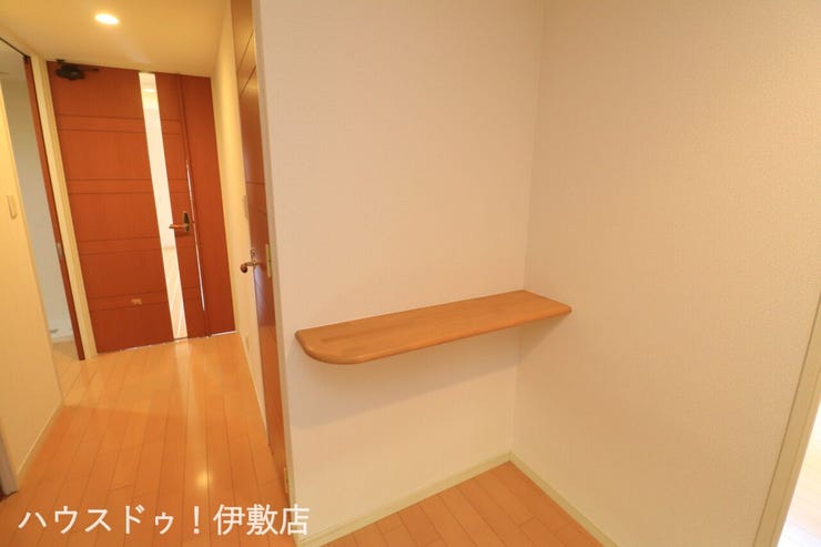 永吉３丁目 エバーライフ永吉 【玄関】
カウンターテーブルで見せる収納も可能です