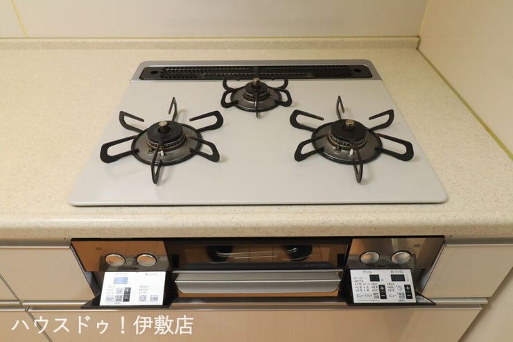 永吉３丁目 エバーライフ永吉 【三口ガスコンロ】
キッチンには三口ガスコンロを採用。IHでは物足りない方にはおすすめです