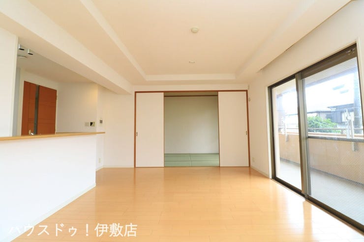 永吉３丁目 エバーライフ永吉 【リビング】
クロス交換済みで気持ちの良い室内です。気持ちの良い空間でゆっくりと過ごせます