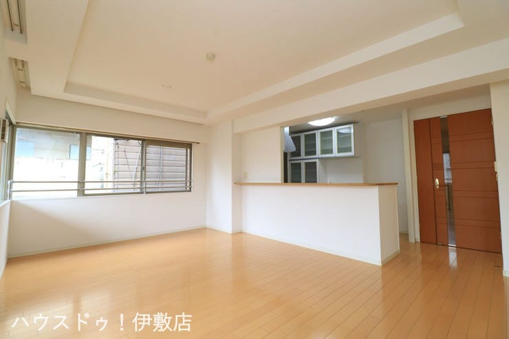 永吉３丁目 エバーライフ永吉 【リビング】
「他社で住宅ローンに落ちてしまった」「車のローンが残っている」など、住宅ローンでお困りの方はぜひ一度弊社までご相談ください