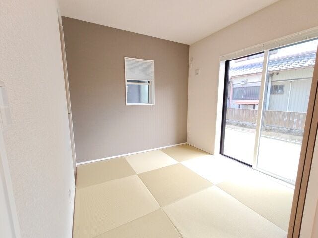 LDK横4.5帖の和室です!客間としても便利なお部屋!