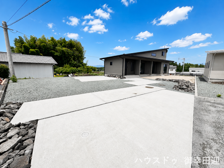 ■車と趣味の幅が広がる場所■単なる駐車スペースではない、洗車やタイヤ交換、DIYにも使える多目的な屋外スペースです。