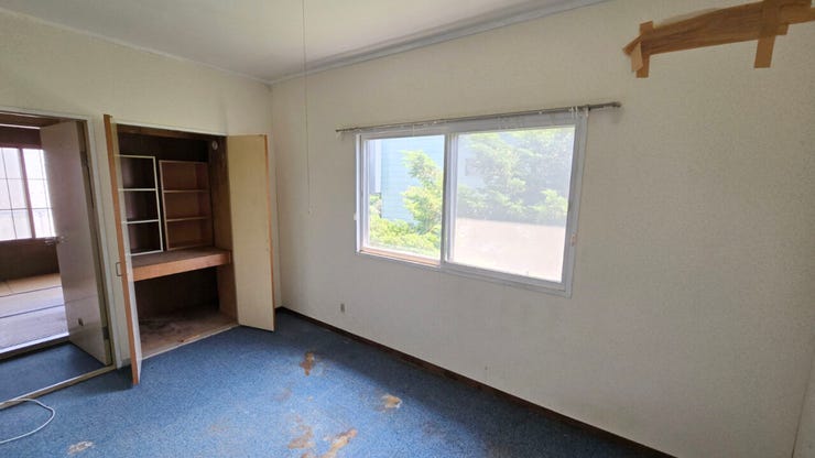 【二階南西側洋室】どんな方にも合うシンプルなお部屋となっており、住まれる方ご自身でレイアウトを考える楽しみがあります。