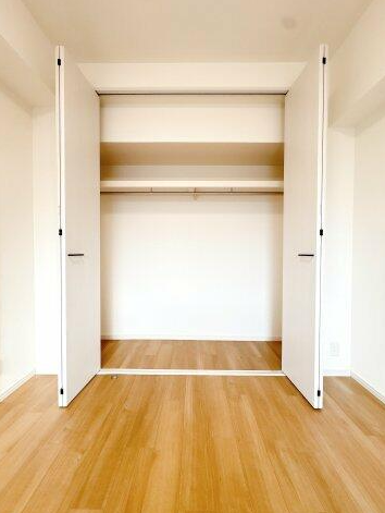 6帖中部屋洋室収納です。