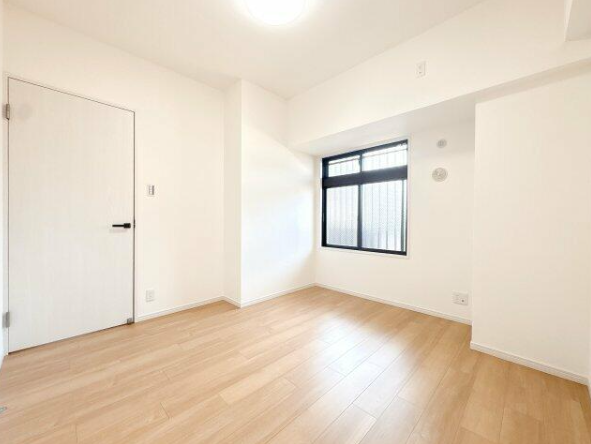 5.7帖北東洋室です。