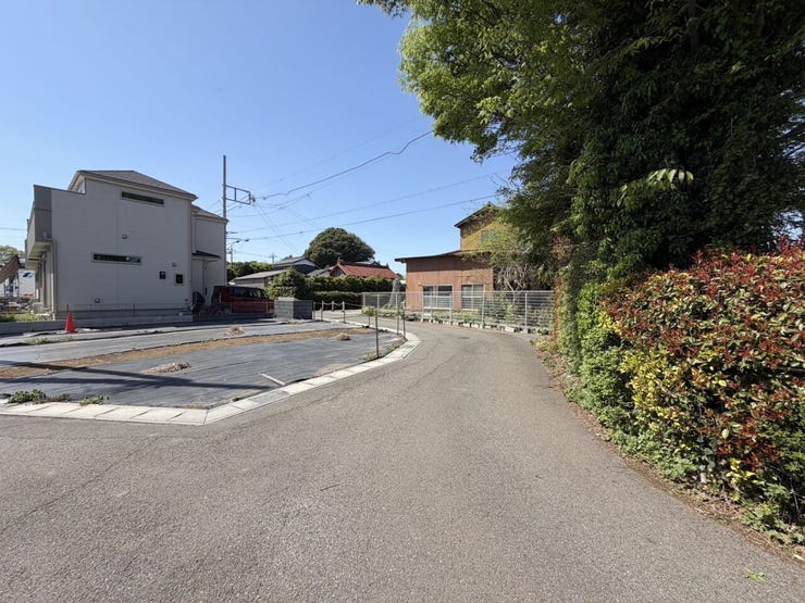 物件周辺はのどかな風景が広がり、静かな環境です。