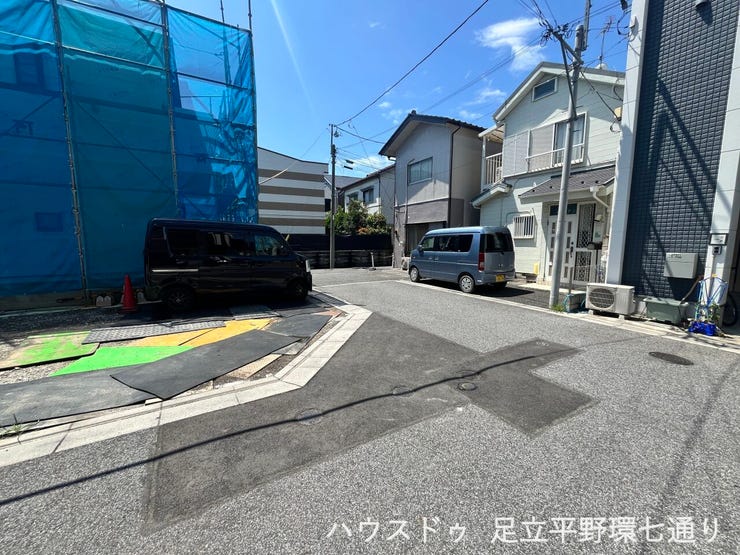 現地前の道路状況も確認しやすく、車での出入りをイメージしやすい立地です。