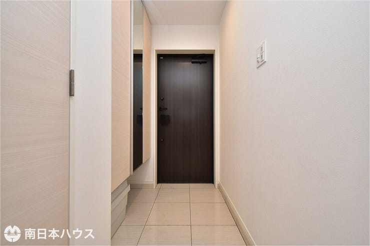 上之園町 ファーネスト上之園レジデンス 【玄関】大容量のシューズボックス付きです！ダブルロックキーやタッチキーを備えた扉です♪
