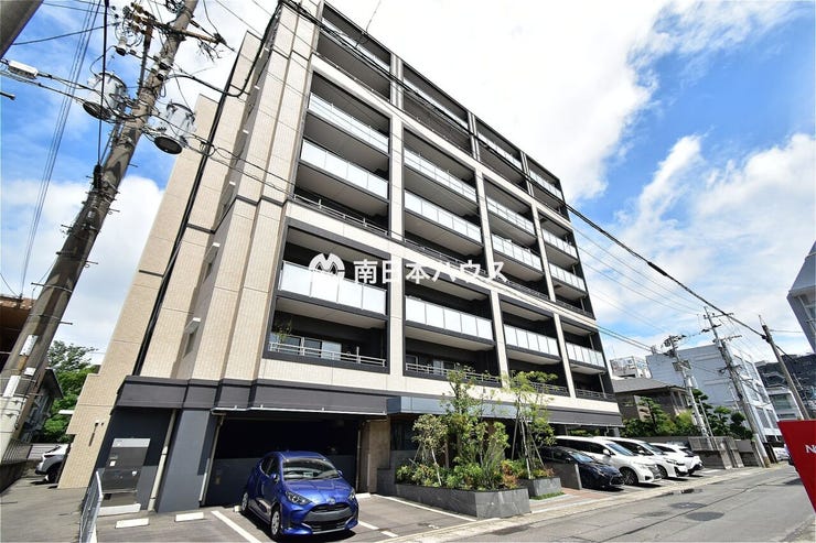 上之園町 ファーネスト上之園レジデンス 【ファーネスト上之園レジデンス】
鹿児島市上之園町にある全28戸のマンションです。
全戸平置き駐車場完備！ペット飼育可能！