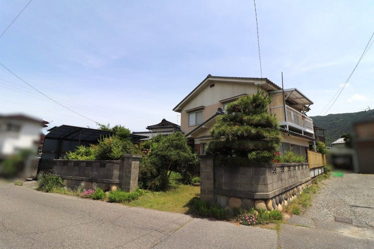 【外観】
現況のまま建物付きでの引き渡しも相談可