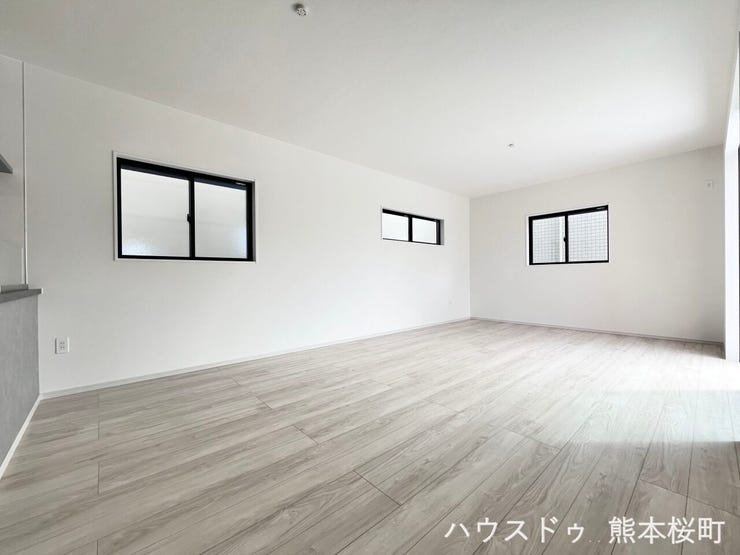 ■安らぎと笑顔の中心地■陽光が優しく降り注ぎ、会話が自然と弾む。ここでは、毎日が特別な時間へと変わります。