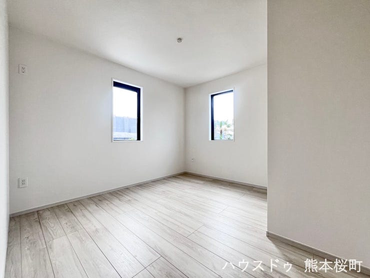 ■2階5.7帖洋室■寝室、書斎、趣味の部屋。家族の成長やライフスタイルに合わせ、様々な使い方ができる快適な空間です。