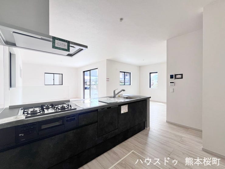 ■家族の「美味しい」が集まる舞台■高い機能性と美しいデザインを両立。料理する人も、待つ人も、笑顔になれる場所です。