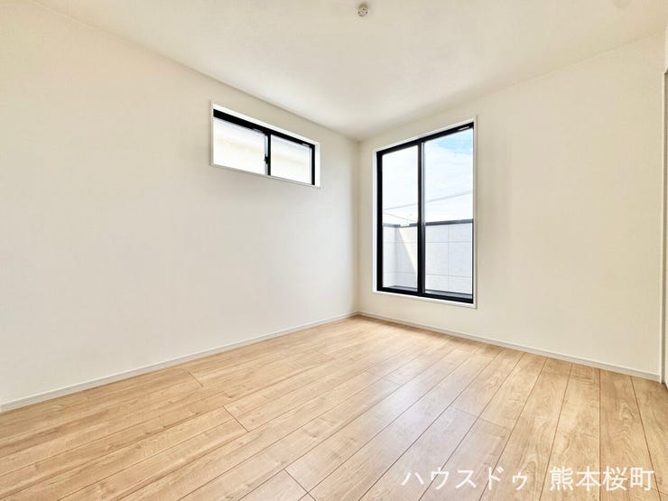 ■2階5.2帖洋室①■寝室、書斎、趣味の部屋。家族の成長やライフスタイルに合わせ、様々な使い方ができる快適な空間です。