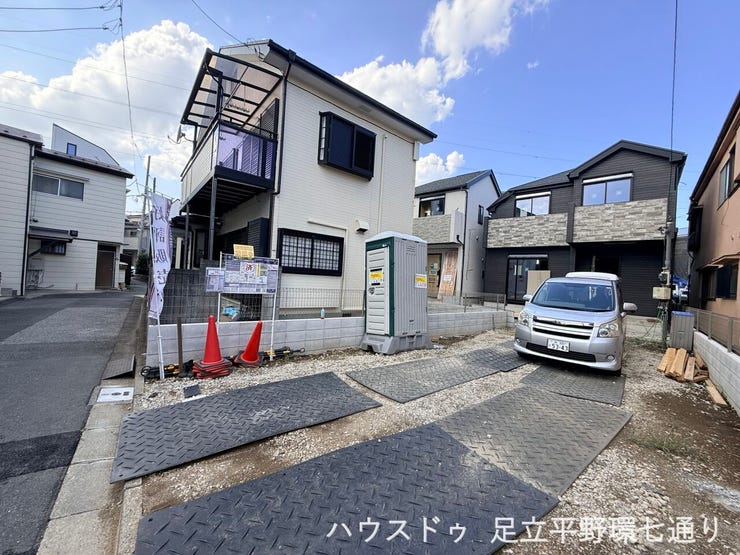 周辺は戸建住宅が建ち並ぶ穏やかな住環境。新生活を落ち着いて始められます。