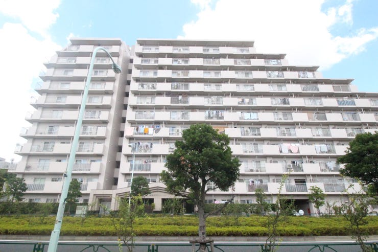 【外観】
陽当り・通風に優れた魅力的で快適さを追求したマンションです。