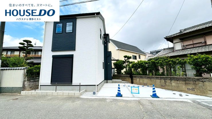 【外観】
【糟屋郡志免町南里 新築戸建て】◆志免西小学校まで歩10分◆洋室9.3帖は将来的に間仕切りして2部屋にすることもできる設計。家族の変化に合わせて、間取りをフレキシブルに使えます。