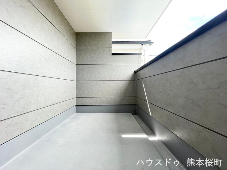 ■空の下の開放的な特等席■日光浴や読書、外の空気を感じながらリフレッシュ。暮らしを豊かにする、もう一つの心地よい空間です。