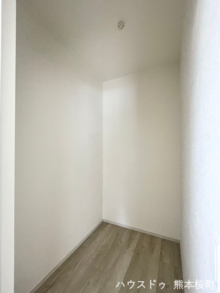 ■キッチン横パントリー■必要なものを必要な場所に。家全体で考えられた収納計画が、ゆとりある生活を実現します。