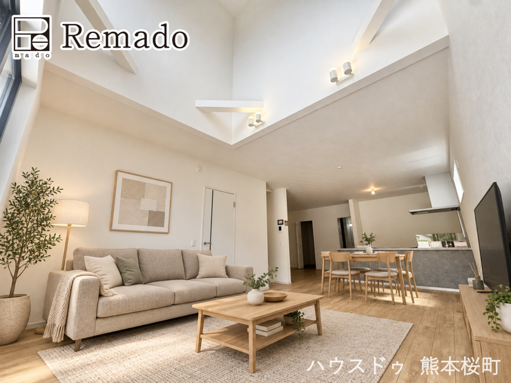 ■家族の笑顔が集う中心地■お気に入りの家具を迎え、窓からは心地の良い光が差し込みます。※CGで家具を配置しています。