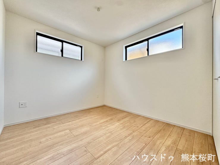 ■2階5.2帖洋室■寝室、書斎、趣味の部屋。家族の成長やライフスタイルに合わせ、様々な使い方ができる快適な空間です。