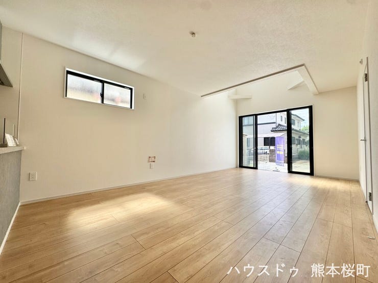 ■安らぎと笑顔の中心地■陽光が優しく降り注ぎ、会話が自然と弾む。ここでは、毎日が特別な時間へと変わります。