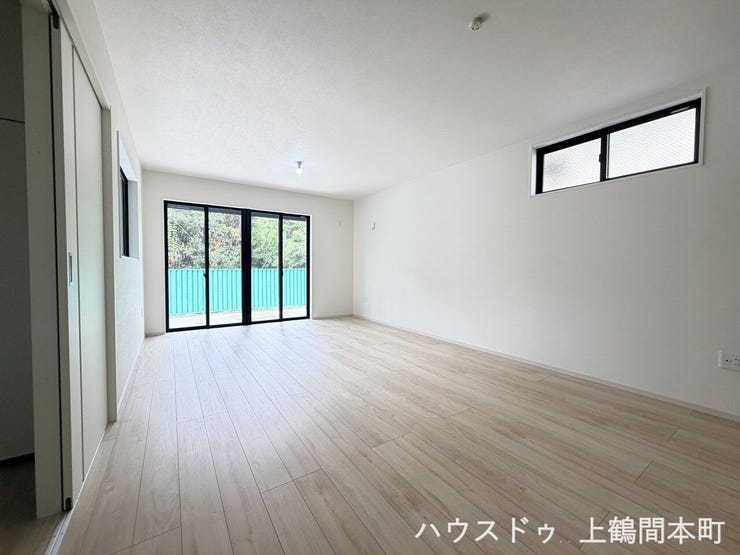ソファを置いてもゆとりを感じられる広さです