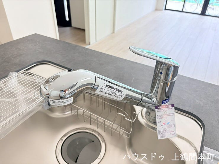 シンプルで飽きのこないデザインで、長く愛用できるキッチン