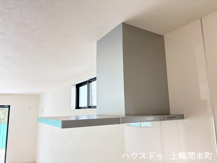 調理中の煙やにおいをしっかり排気する、機能的なレンジフード