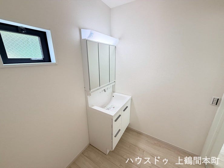 毎日の身支度が快適に行える、使い勝手の良い洗面化粧台