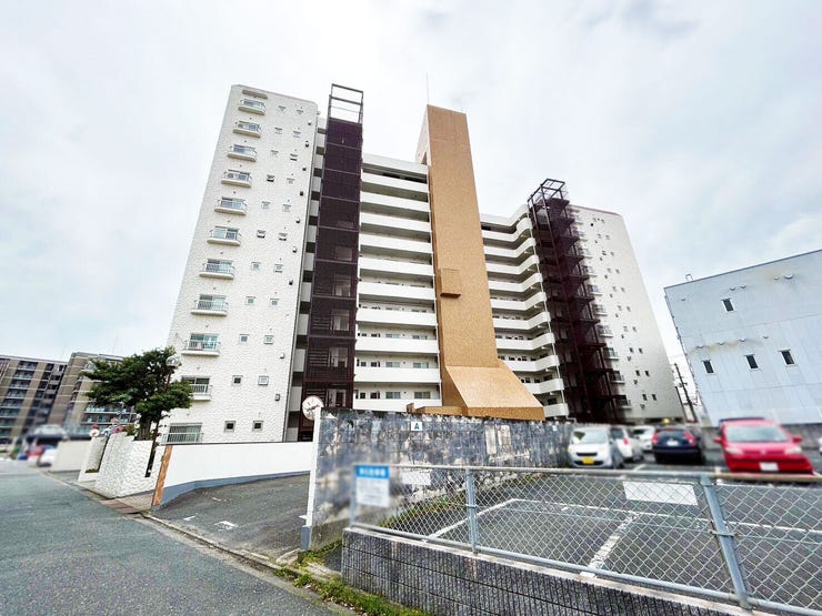 【外観】
【カーサ三萩野】駅チカマンションです。JR城野駅まで徒歩約6分の立地♪