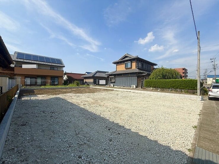 完成前の物件に限り、カラー選択やオプション工事 などのサービス特典が受けられる場合がございます。詳しくお知りになりたい方はお気軽にお問合せください。