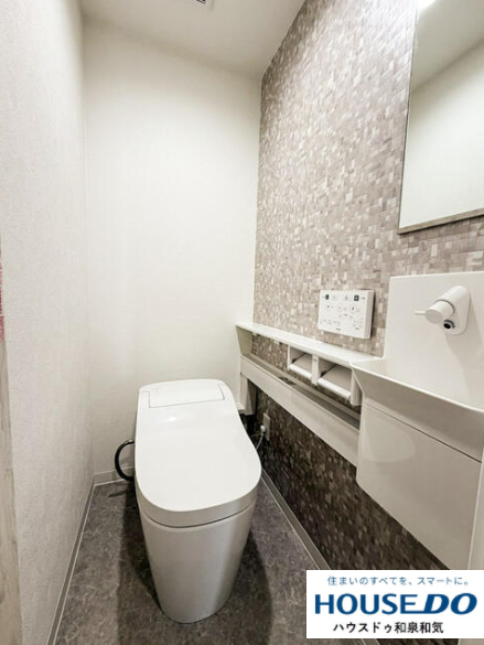 手洗い場が別になった使い勝手の良いトイレです