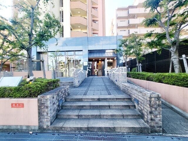 ★エントランスにはスロープも付いておりますのでお体が不自由な方でも安心♪