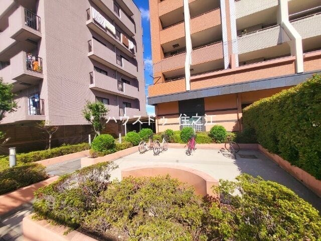 ★マンション内の敷地。植栽も多くあり緑豊かです♪