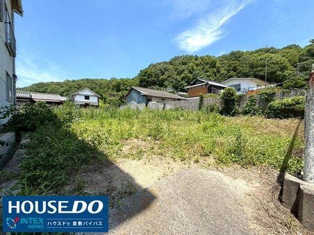 【外観】
澄み渡る青空と心地よい緑に包まれた、100坪超の広大な敷地!のどかな環境でのびのび子育てが叶います。建築条件なしなので、こだわり満載のマイホームが建てられますよ♪