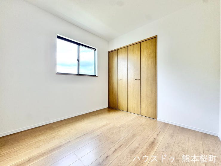 ■1階4.5帖洋室■寝室、書斎、趣味の部屋。家族の成長やライフスタイルに合わせ、様々な使い方ができる快適な空間です。