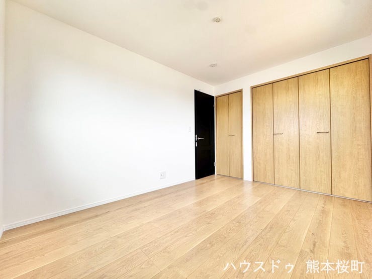 ■2階6.0帖洋室■寝室、書斎、趣味の部屋。家族の成長やライフスタイルに合わせ、様々な使い方ができる快適な空間です。