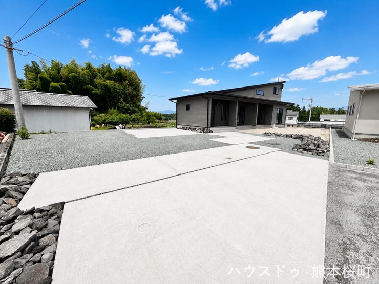 ■車と趣味の幅が広がる場所■単なる駐車スペースではない、洗車やタイヤ交換、DIYにも使える多目的な屋外スペースです。